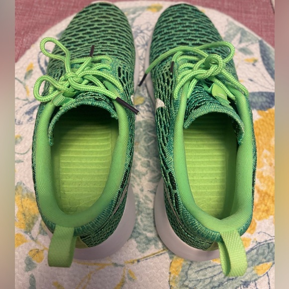 Women’s Nike - Running Shoes - Picture 4 of 6